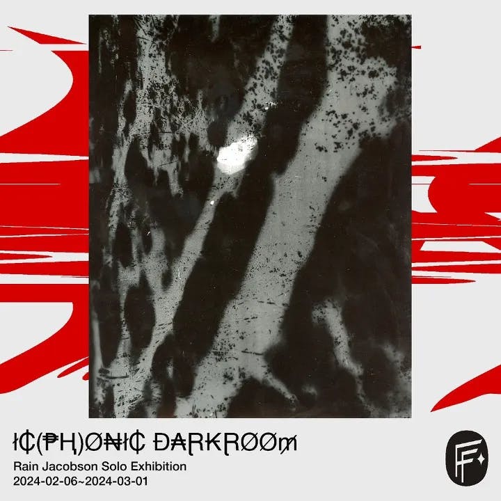 Ic(ph)onic Darkroom