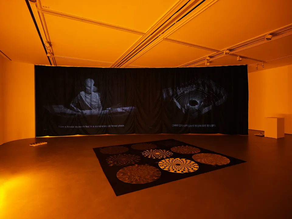 두산갤러리 기획전 《sent in spun found》, 전시 전경, 두산아트센터 두산갤러리, 서울, 2025  사진: 이의록