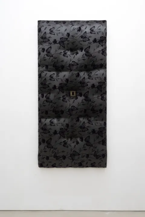 서지원 <N U D E>, 2026 자카드 천, 흑채, 압정과 1960년대 필름, 140 x 65 cm