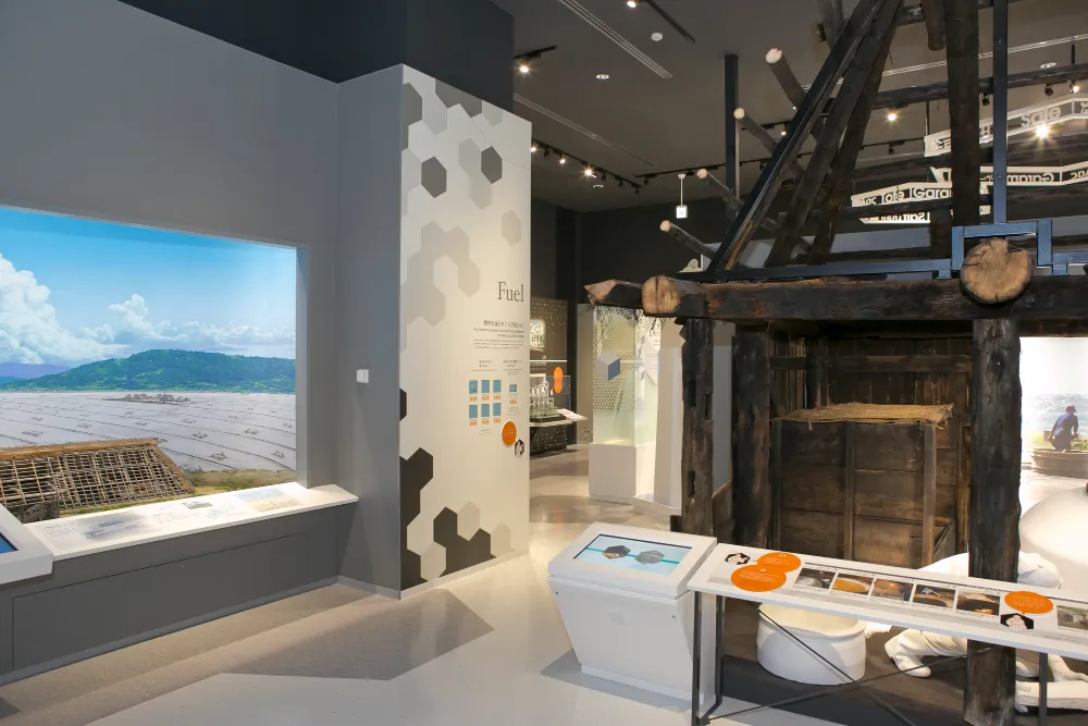 常設展示室 塩の世界 「日本の塩づくり」