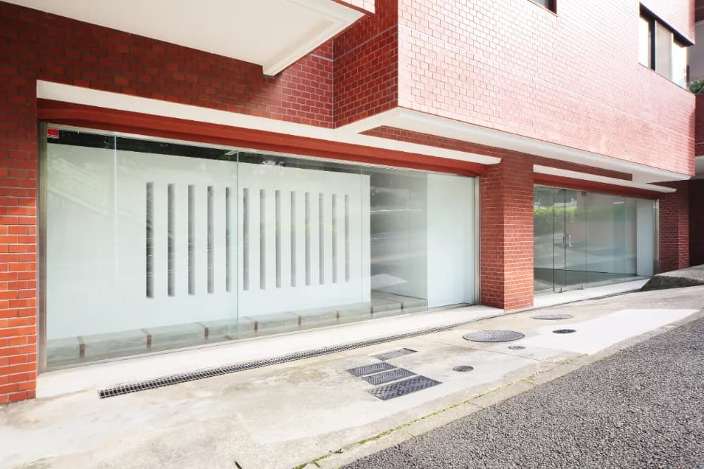 Space designed: DAIKEI MILLS Photography: Yuichi Ihara