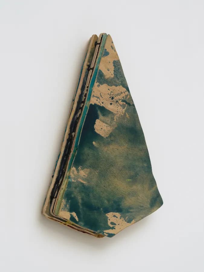 이강원, 무제, 2025, 합판, 안료, 접착제, 39.5 × 27.5 × 5 cm