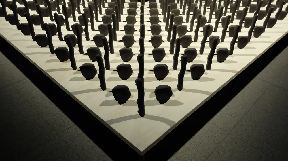 《Anicca: Sticks & Stones》(部分), 2024, テラコッタ © Albert Yonathan Setyawan, Courtesy of the artist and Mizuma Art Gallery
