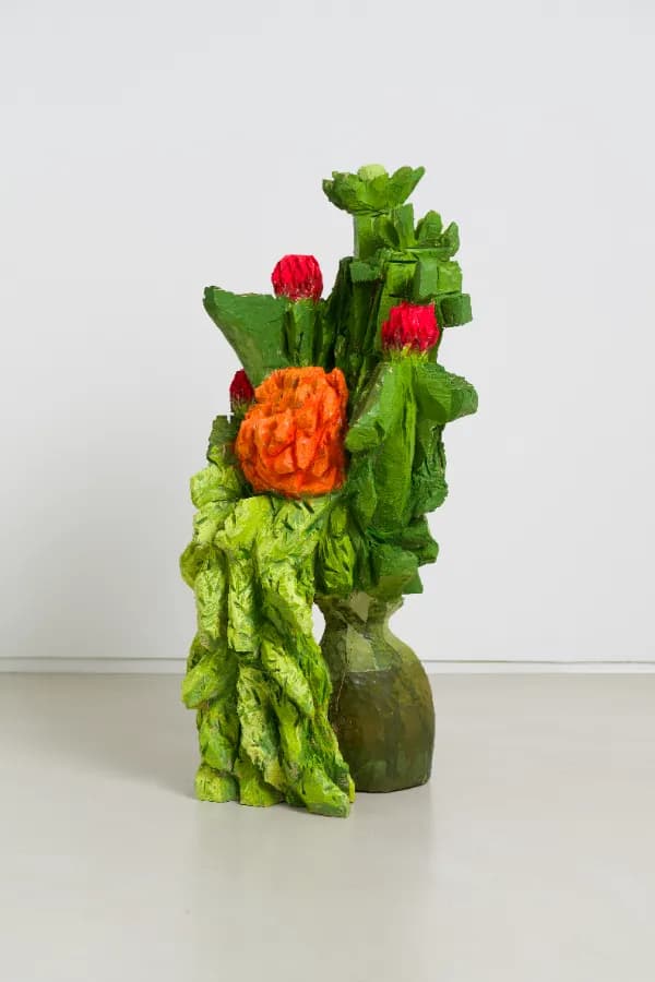 이동훈 Donghoon Rhee, 줄 맨드라미, 다알리아, 코스모스, 천일홍 Wheat Celosia, Dahlia, Cosmos and Globe Amaranth, 2025, Acrylic on ginkgo, 43 x 92 x 41cm
© Courtesy of the artist