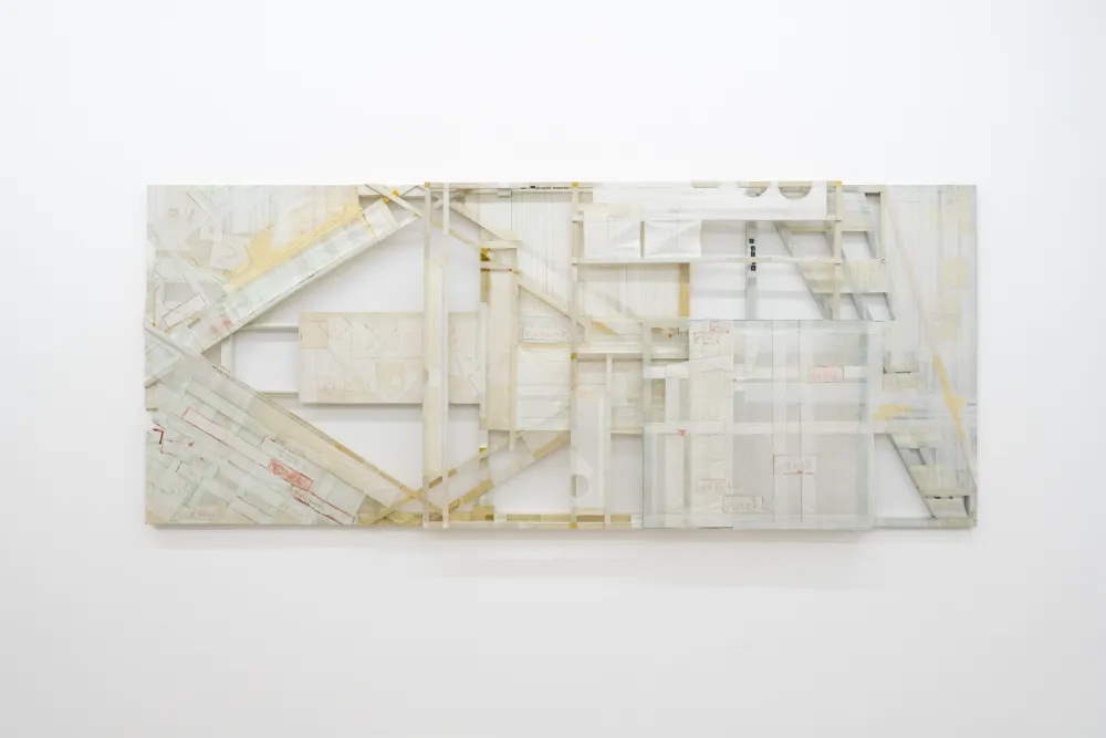장다은 <Performance <6>>, 2026  아교로 접착한 목판 위에 채색과 한지, 75 x 185 x 5.3 cm Courtesy of sangheeut and the artist.