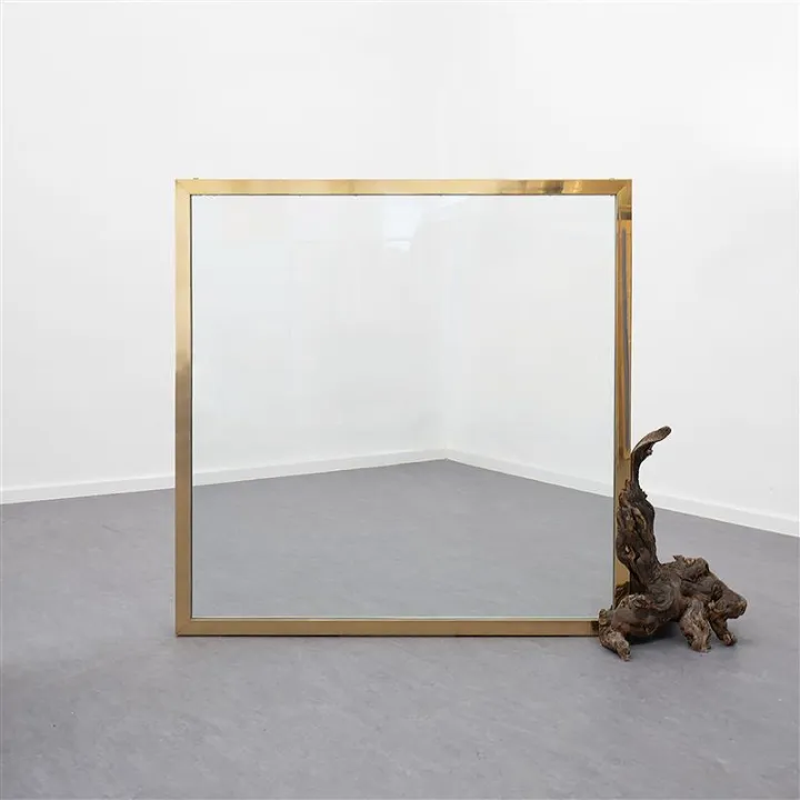 和田礼治郎《PORTAL》2025、グラッパ、強化ガラス、真鍮、ステンレス、ブロンズ、120 x 150 x 40 cm
