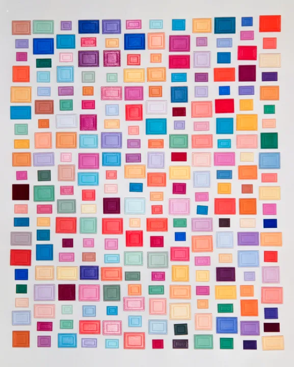 앨런 맥컬럼(1944- ), 〈240개의 대용물〉, 1988, 석고에 에나멜, 가변크기