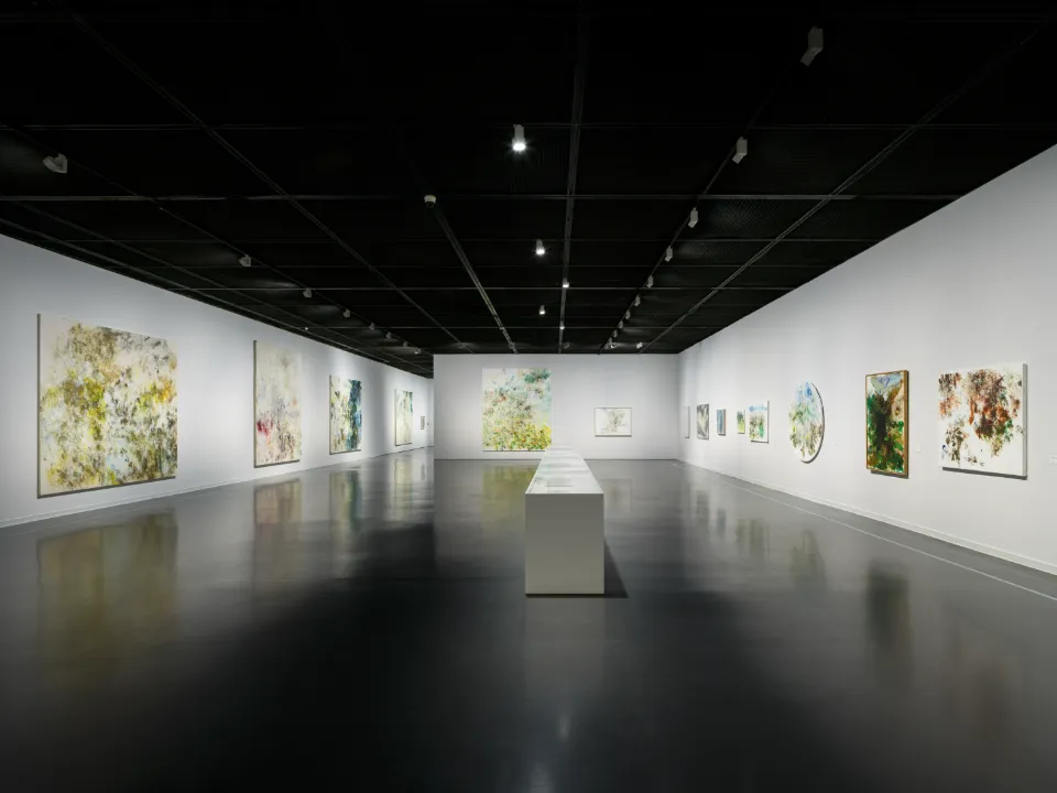《강명희-방문》(2025.3.4.~6.8.) 전시 전경, 사진: 홍철기 ⓒ 2025, 서울시립미술관.  Myonghi Kang-Visit, 2025.3.4.~2025.6.8. Photograph by HONG Cheolki ⓒ 2025, Seoul Museum of Art