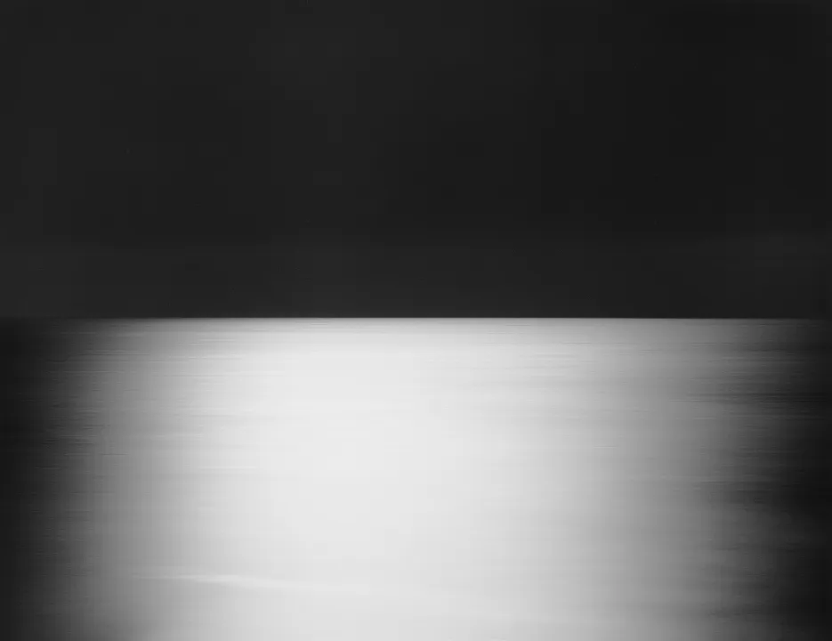杉本博司 《相模湾、江之浦》 2025年 ゼラチン・シルバー・プリント 119.4×149.2cm © Hiroshi Sugimoto / Courtesy of Gallery Koyanagi