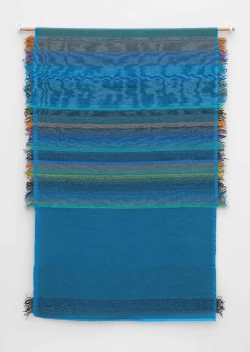 《Calm Ocean at Dawn》 2024, 編まれたプラスチックと綿の糸、プラスチックコード, 167 x 119 cm, 撮影:宮島径